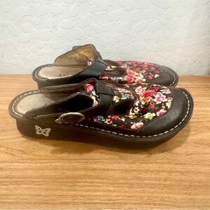 Alegria Floral Clogs Womens 37 Non Slip Black Floral Slides Open Back Wedge
